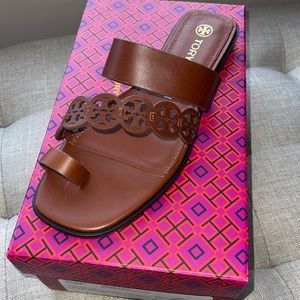 Tory Burch TINY MILLER TOE-RING SLIDE, LEATHER